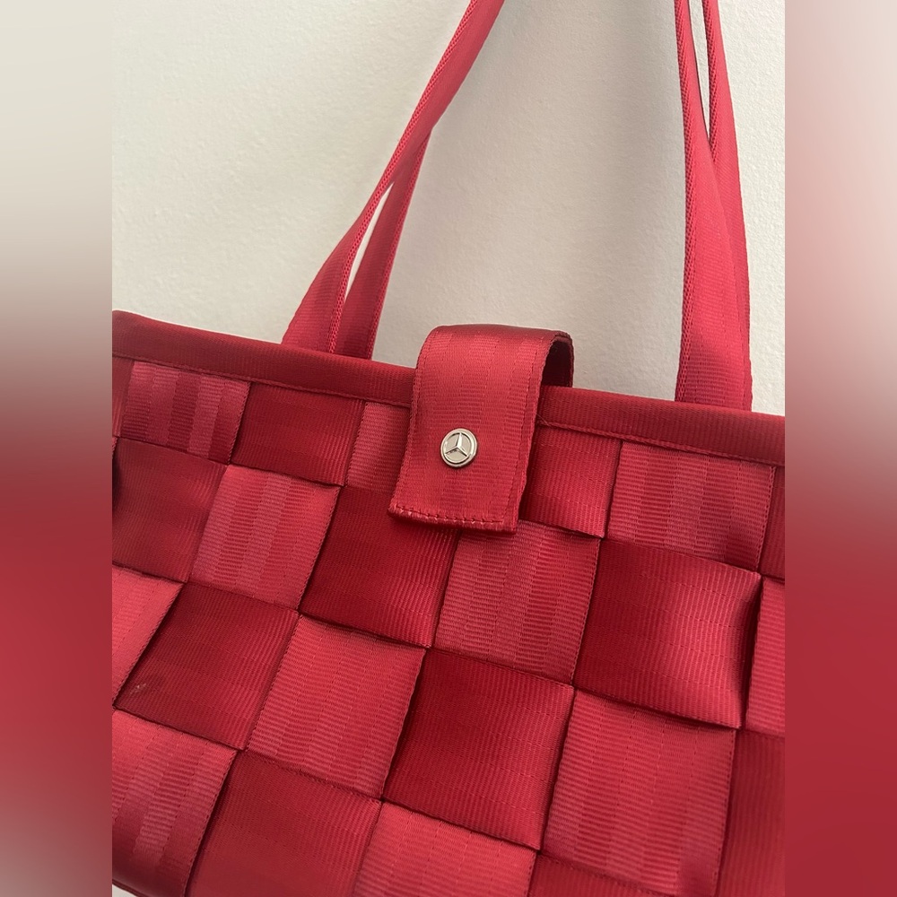 Harveys The Original Seatbelt Mercedes Benz Woven Dual Handles Tote Handbag Red - Picture 3 of 8